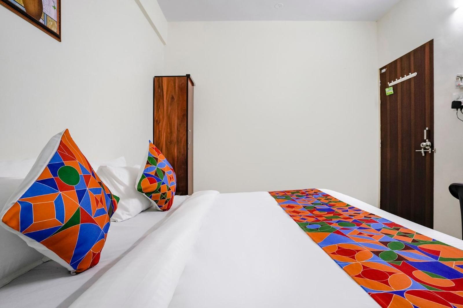 Hotel Comfort Caves Nashik Exteriör bild