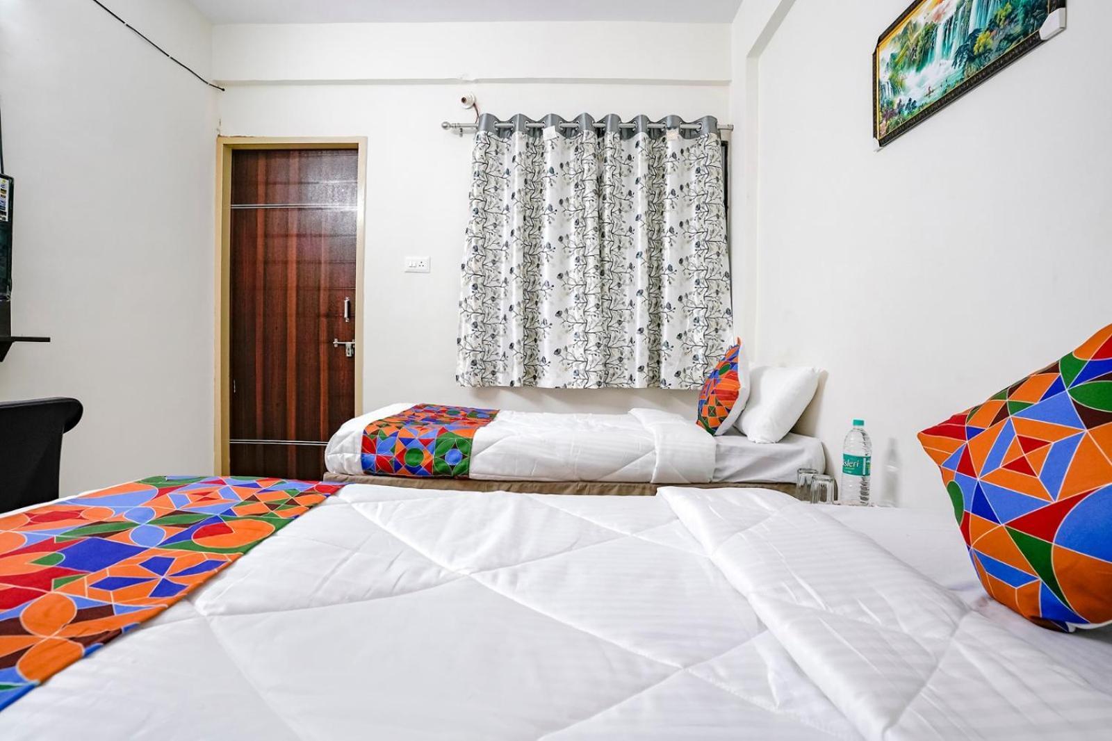 Hotel Comfort Caves Nashik Exteriör bild